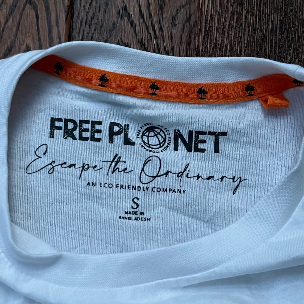 free planet wear T shirt